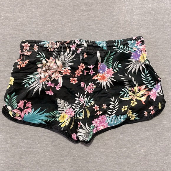 ✨✨**$40 for 3** ✨✨  Terranova Floral Board Shorts ($20/each) - Picture 9 of 10